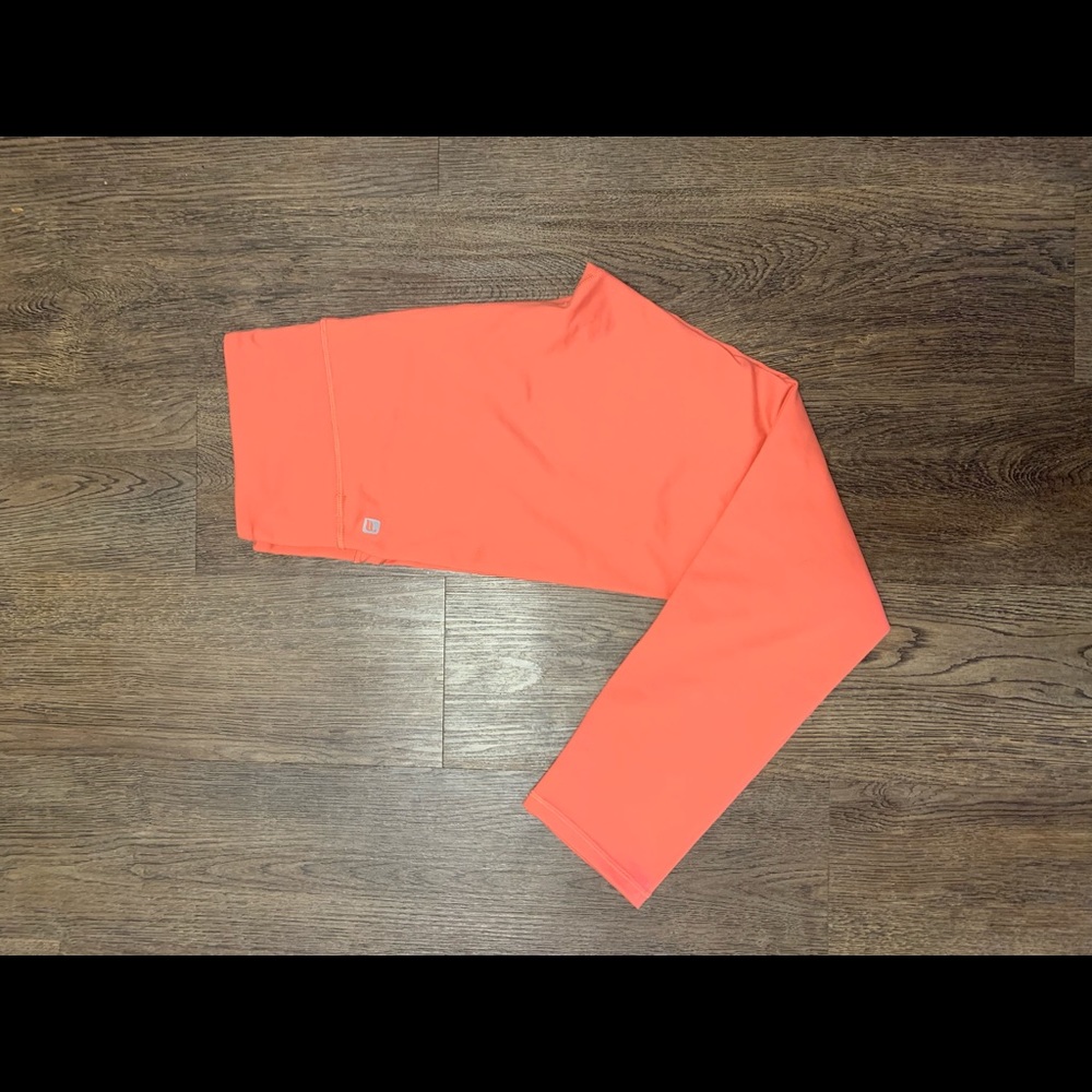 NWOT Fabletics salar powerhold capris